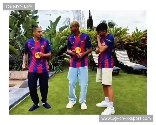 巴萨左路变化突然，拉菲尼亚背身做球助攻佩德里破门